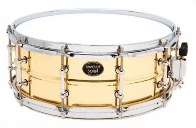 blank The snare features 10 double-ended tube lugs.